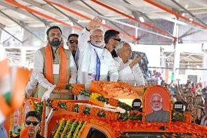 PM Modi Holds Grand Roadshow in Motihari, Unveils ₹7,200 Crore Development Push Ahead of Bihar Polls