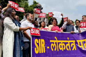Kharge, INDIA Bloc Leaders Protest in Parliament Against Bihar Voter List Revision