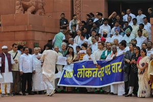 INDIA Bloc Stages Protest at Parliament’s Makar Dwar, Calls Bihar Voter Revision an “Attack on Democracy”