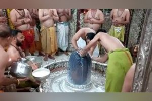 Devotees Perform ‘Rudrabhishek’ at Ujjain’s Mahakaleshwar Temple as Holy Month of Sawan Begins