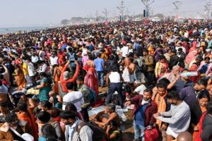 Devotees Flock to Sangam in Prayagraj for Holy Dip on Shravan Amavasya