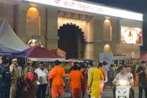 Devotees Throng Temples Across India on Second Sawan Monday; Long Queues at Kashi Vishwanath Temple