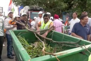 Delhi Leaders Launch Cleanliness Drive in Green Park Under Swachh Bharat Mission