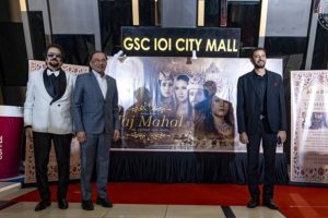 Malaysia PM attends special screening of veteran Indian actor-director Akbar Khan’s film ‘Taj Mahal’