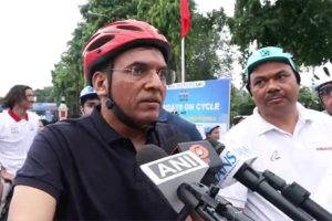 Mansukh Mandaviya Joins Fit India ‘Sundays on Cycle’ Rally on National Sports Day