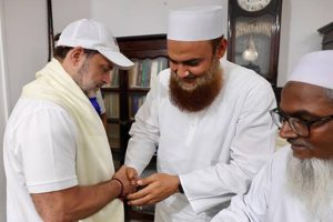 Rahul Gandhi Visits Munger Mosque; Minority Community Demands Owaisi’s Inclusion in INDIA Bloc
