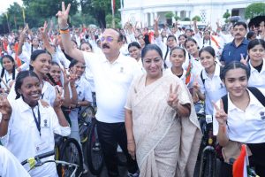 Delhi CM Rekha Gupta Flags Off ‘Tiranga Cyclothon’ for Girls, Highlights Commitment to Education Reform