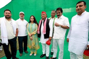 Akhilesh Yadav Joins Rahul Gandhi and Tejashwi Yadav in Bihar’s ‘Voter Adhikar Yatra’ Finale