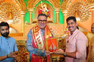 Pune: Boman Irani performs Maha aarti at Bhausaheb Rangari Ganpati Mandal, calls Ganesh Utsav ‘festival of unity’