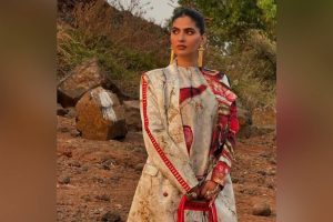 ‘Pyaar Ka Punchnama 2’ actress Karishma Sharma jumps off moving train in Mumbai, sustains injuries to her head, back
