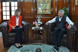 Jaishankar Meets Iowa Governor Kim Reynolds, Discusses India-US Economic Cooperation