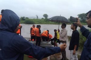 Gujarat: SDRF Rescues Nine People Stranded in Flooded Sabarmati River