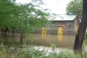 CM Fadnavis Visits Flood-Hit Solapur, Assures Relief for Affected Farmers